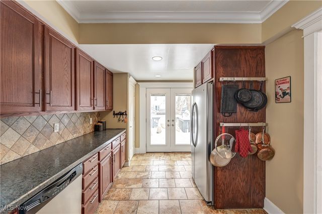 1291 Summit Avenue, Lakewood, OH 44107