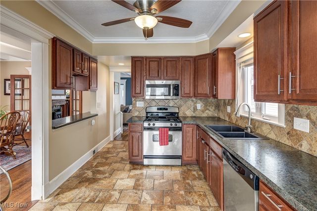 1291 Summit Avenue, Lakewood, OH 44107