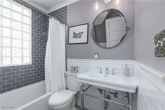 1291 Summit Avenue, Lakewood, OH 44107