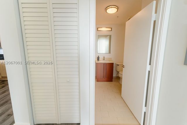 79 SW 12th St 2809-S, Miami, FL 33130