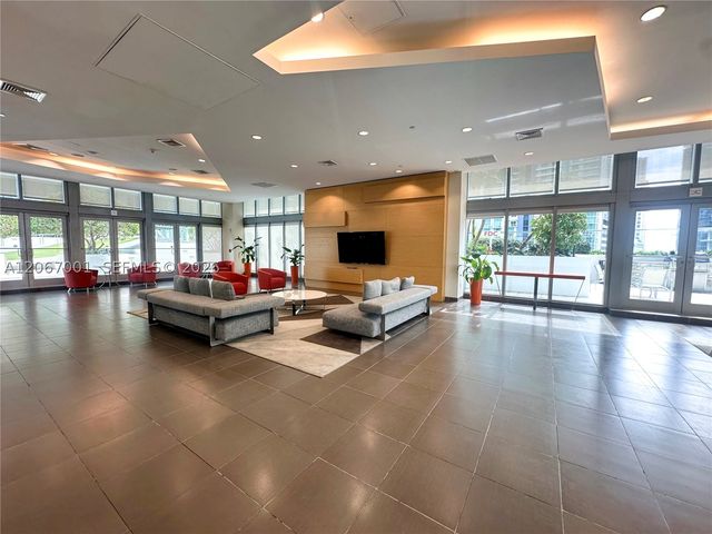 79 SW 12th St 2809-S, Miami, FL 33130