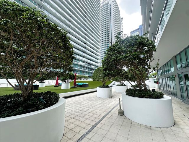 79 SW 12th St 2809-S, Miami, FL 33130