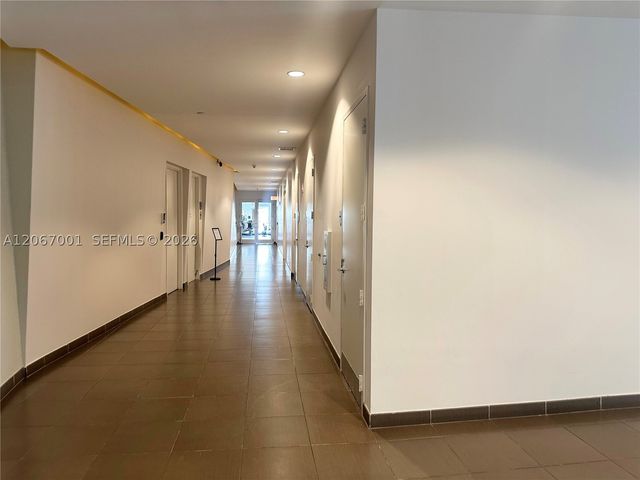 79 SW 12th St 2809-S, Miami, FL 33130