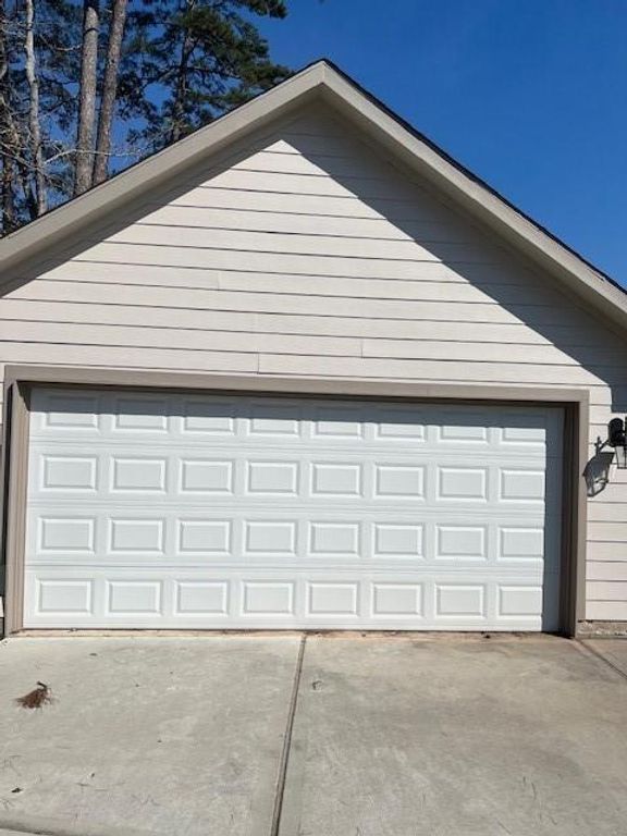 24604 Pools Creek Court, Huntsville, TX 77320