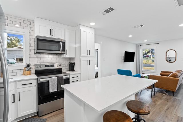 901 N Church ST, Georgetown, TX 78626