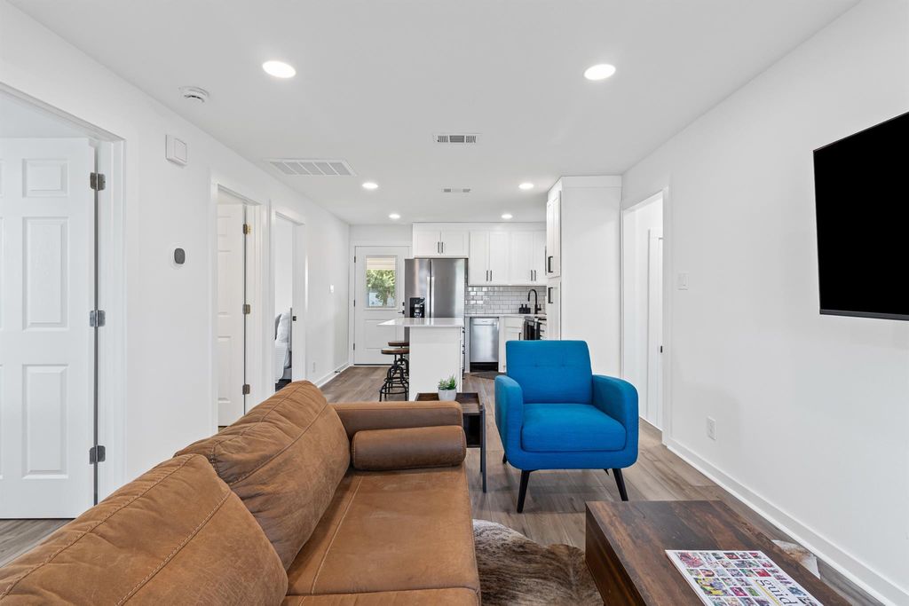 901 N Church ST, Georgetown, TX 78626