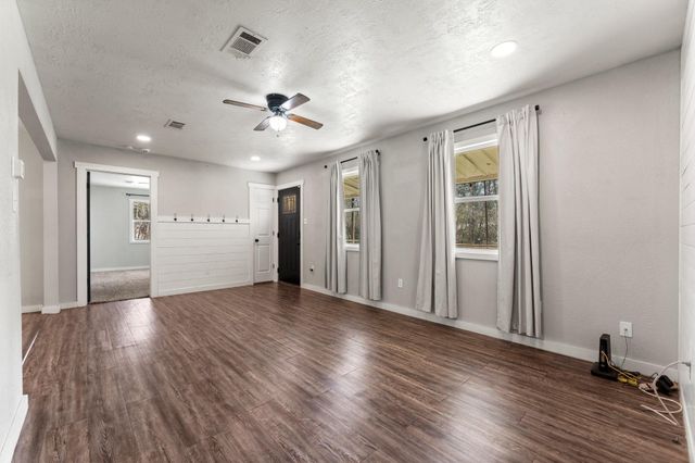 218 Hall Drive S, Montgomery, TX 77316