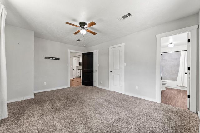 218 Hall Drive S, Montgomery, TX 77316