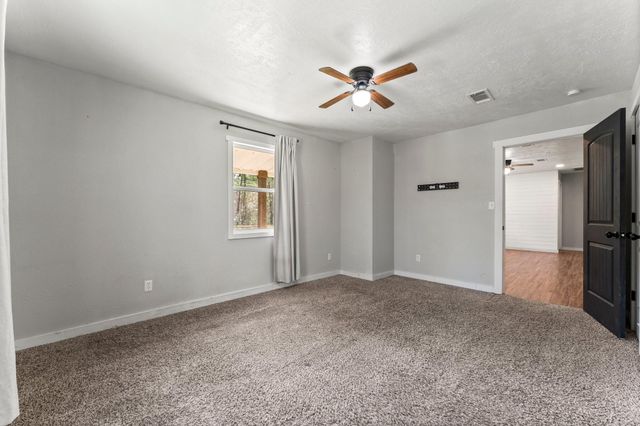 218 Hall Drive S, Montgomery, TX 77316