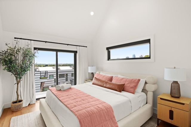 2005 E 8th ST A, Austin, TX 78702