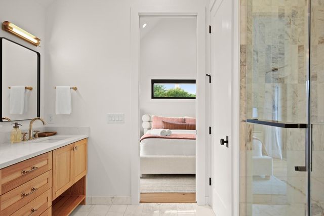 2005 E 8th ST A, Austin, TX 78702