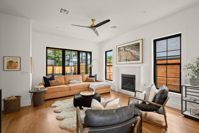 2005 E 8th ST A, Austin, TX 78702