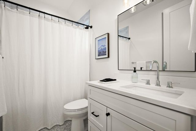 2005 E 8th ST A, Austin, TX 78702