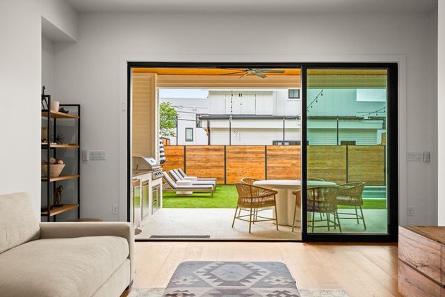 2005 E 8th ST A, Austin, TX 78702