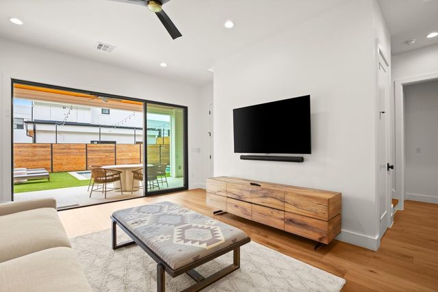 2005 E 8th ST A, Austin, TX 78702