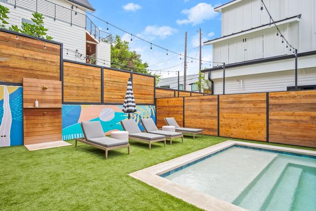 2005 E 8th ST A, Austin, TX 78702