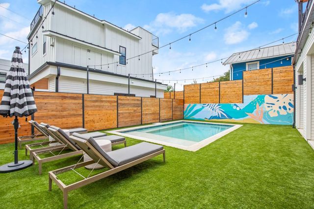 2005 E 8th ST A, Austin, TX 78702