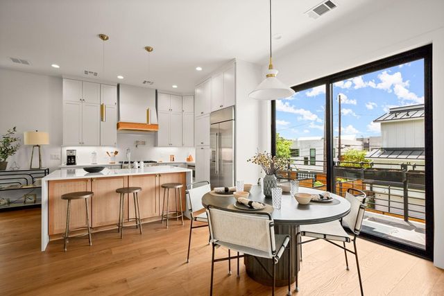 2005 E 8th ST A, Austin, TX 78702