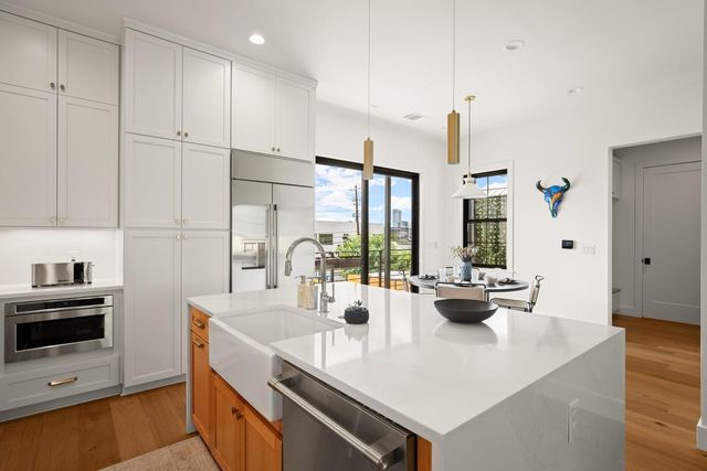 2005 E 8th ST A, Austin, TX 78702