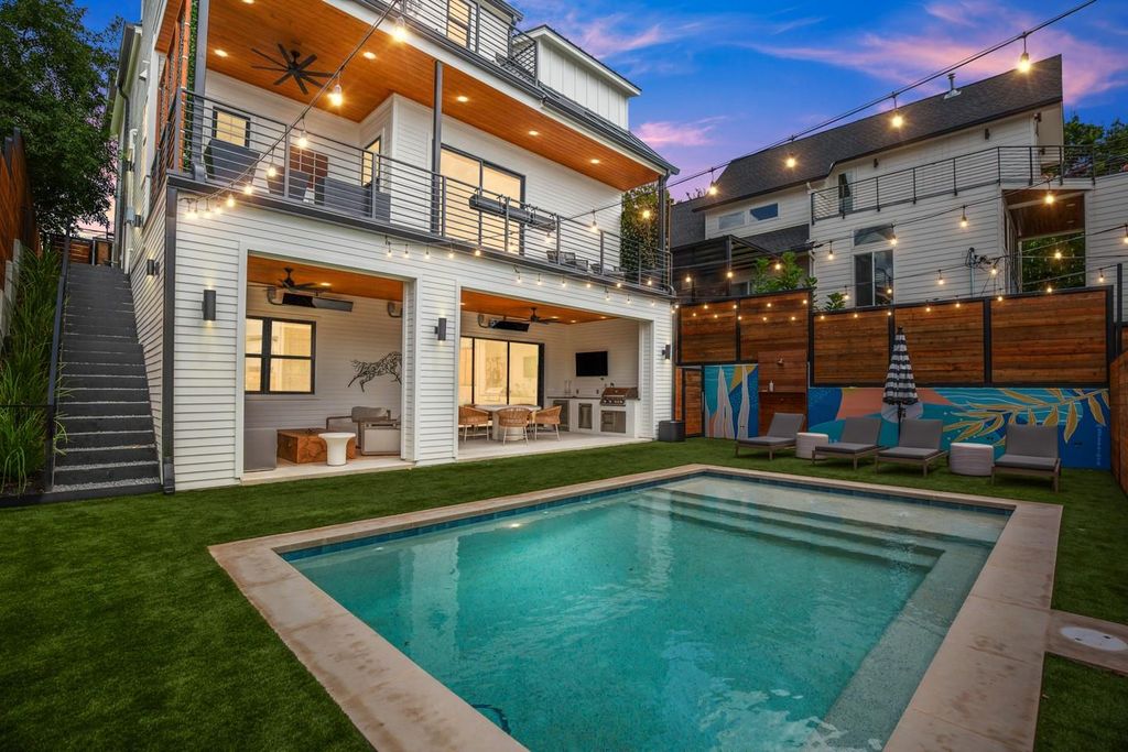 2005 E 8th ST A, Austin, TX 78702