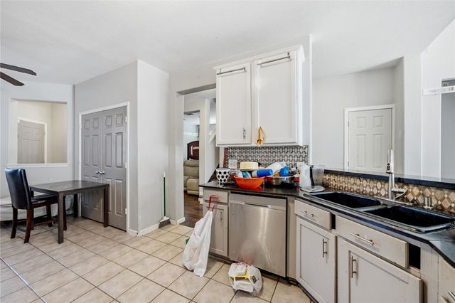 2926 Meadowglen Cove, Houston, TX 77082