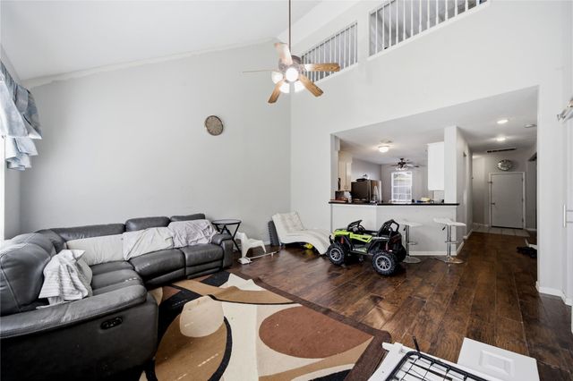 2926 Meadowglen Cove, Houston, TX 77082