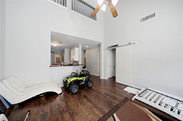2926 Meadowglen Cove, Houston, TX 77082