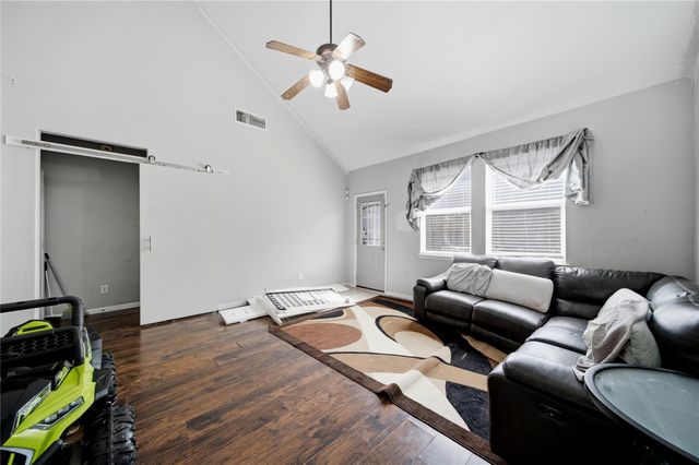 2926 Meadowglen Cove, Houston, TX 77082