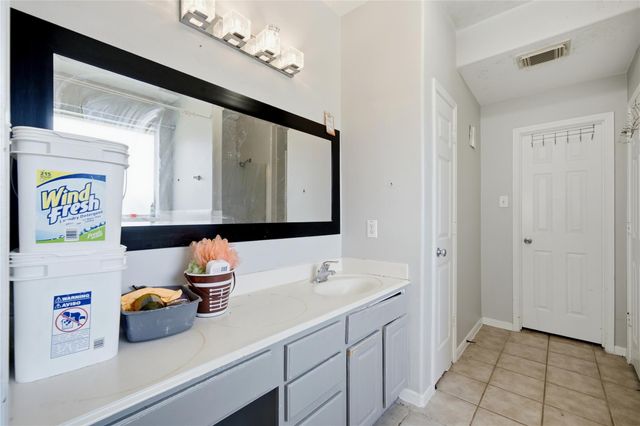 2926 Meadowglen Cove, Houston, TX 77082
