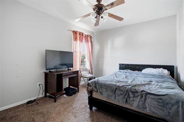2926 Meadowglen Cove, Houston, TX 77082