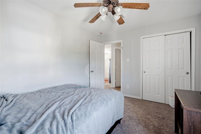 2926 Meadowglen Cove, Houston, TX 77082