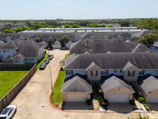 2926 Meadowglen Cove, Houston, TX 77082