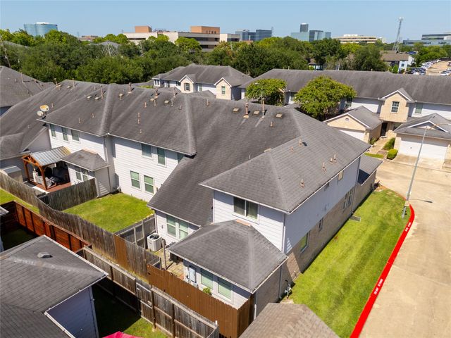 2926 Meadowglen Cove, Houston, TX 77082