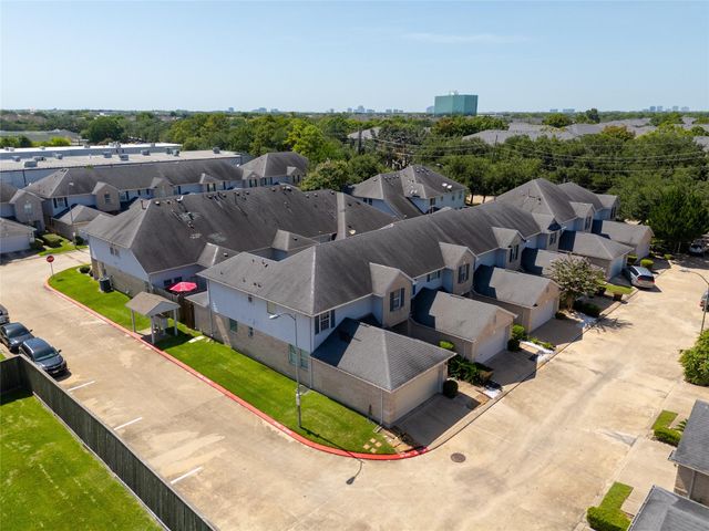 2926 Meadowglen Cove, Houston, TX 77082