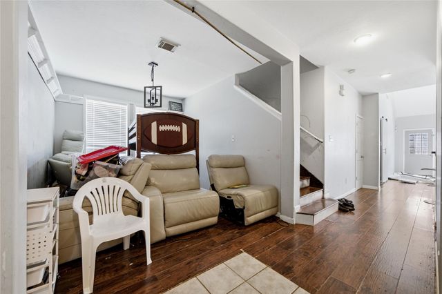 2926 Meadowglen Cove, Houston, TX 77082