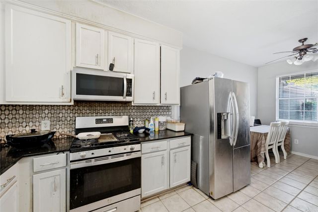2926 Meadowglen Cove, Houston, TX 77082