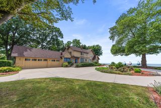 3706 Lake Shore Dr Drive, St. Joseph, MI 49085
