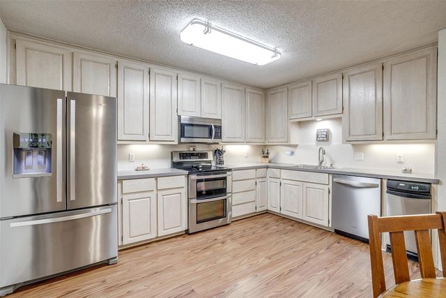 321 E Hampton Road, Crowley, TX 76036