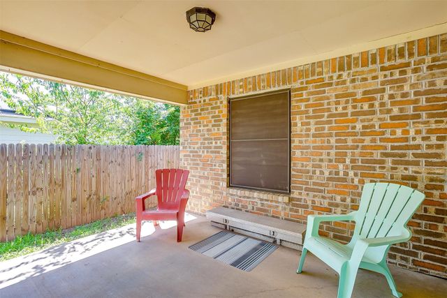 321 E Hampton Road, Crowley, TX 76036