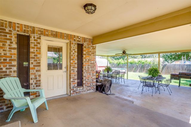321 E Hampton Road, Crowley, TX 76036
