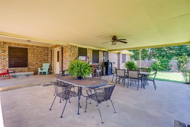 321 E Hampton Road, Crowley, TX 76036