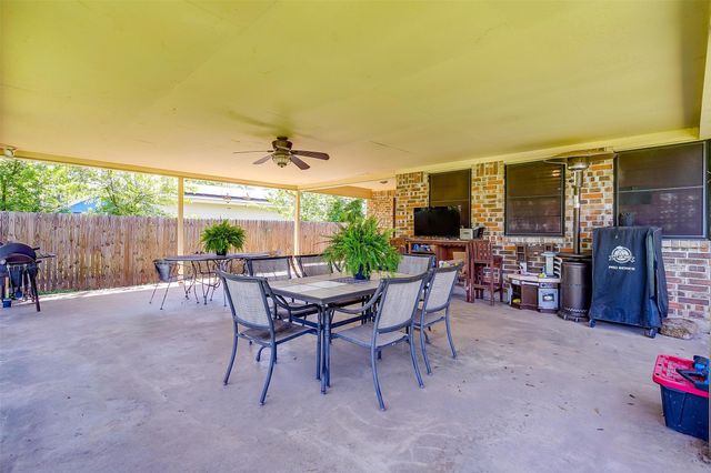 321 E Hampton Road, Crowley, TX 76036