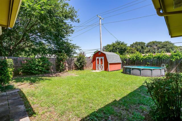 321 E Hampton Road, Crowley, TX 76036