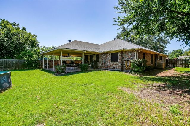 321 E Hampton Road, Crowley, TX 76036
