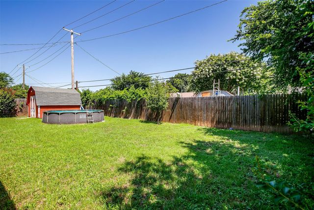 321 E Hampton Road, Crowley, TX 76036