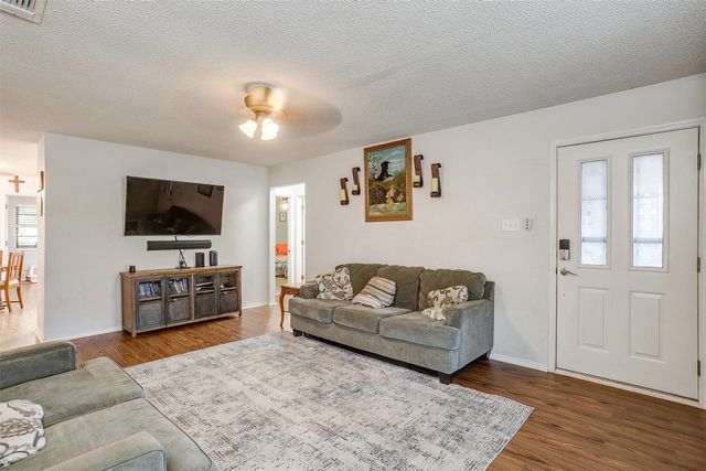 321 E Hampton Road, Crowley, TX 76036