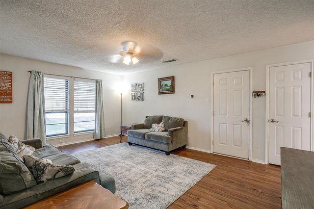 321 E Hampton Road, Crowley, TX 76036