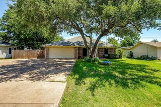 321 E Hampton Road, Crowley, TX 76036