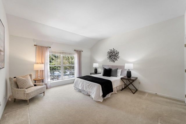 1864 River Lakes ROAD S, Oconomowoc, WI 53066