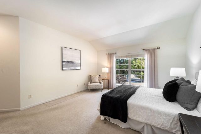 1864 River Lakes ROAD S, Oconomowoc, WI 53066